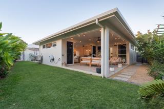 Trinity Beach Coastal Luxe Pool Retreat 4BR - 1