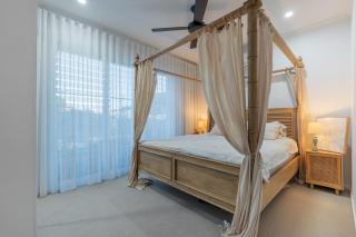 Trinity Beach Coastal Luxe Pool Retreat 4BR - 4