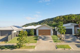 Trinity Beach Coastal Luxe Pool Retreat 4BR - 6
