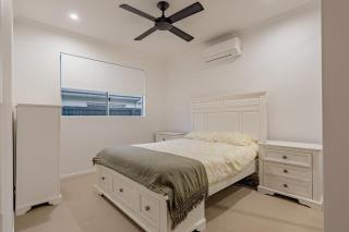 Trinity Beach Coastal Luxe Pool Retreat 4BR - 2