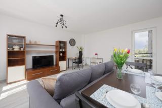Cozy Apartment with Workspace and Close to Metro by Noclegi Renters - 4