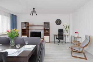 Cozy Apartment with Workspace and Close to Metro by Noclegi Renters - 3