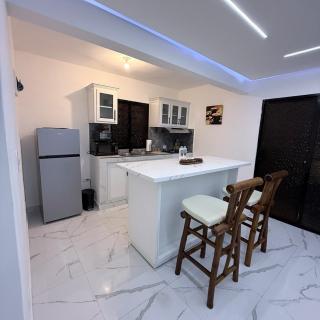 Private Rooftop 2BR Escape with Ocean Views & BBQ - 1