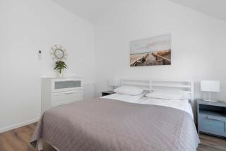 Nowoczesny Dom z Ogrodem Idealny dla Rodziny by Noclegi Renters - 8