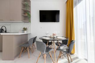 Nowoczesny Dom z Ogrodem Idealny dla Rodziny by Noclegi Renters - 1