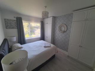 Impeccable 4-Bed House in Bilston - 1