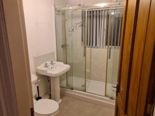 Impeccable 4-Bed House in Bilston - 9