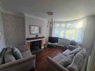 Impeccable 4-Bed House in Bilston - 4