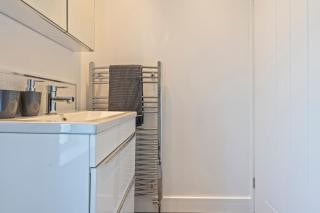 Spacious 5BR House in Staveley Wi-fi Sleeps 10 - 4