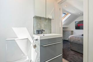 Spacious 5BR House in Staveley Wi-fi Sleeps 10 - 5