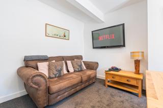 Spacious 5BR House in Staveley Wi-fi Sleeps 10 - 9
