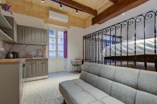 Modernized Traditional Floriana Townhouse - 9