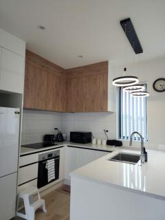Entire 2BR Townhouse l Free Parking l Working from home space - 7