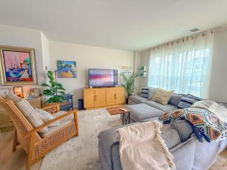 Boho Chic and Airy Retreat- Close to Beach & Park - 0