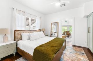 Designer 4BR Near Downtown Austin - 6