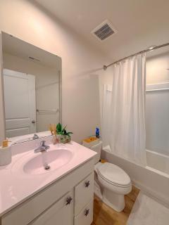 Boho Chic and Airy Retreat- Close to Beach & Park - 9
