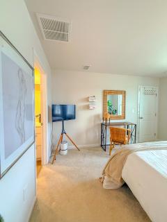 Boho Chic and Airy Retreat- Close to Beach & Park - 4