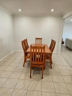 4 Bedroom, 3 bath room home in Kingswood NSW, free WIFI Internet, free parking - 9