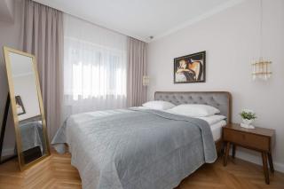 Beautiful Apartment in the City Center Near the Palace of Culture and Science by Noclegi Renters - 0