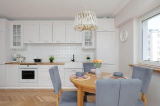 Beautiful Apartment in the City Center Near the Palace of Culture and Science by Noclegi Renters - 2