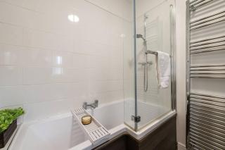 Easy Central Stay - Families, Work & Long Stays - 5