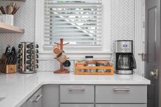 Parkview Cottage | Walkable to Food, Shops, Pool - 2