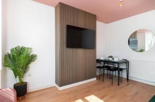 Cosy 2BR Bungalow - Relaxing Stay - 4