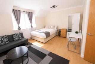 Greenhithe Guest House - 1