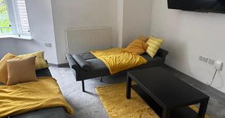 Modern 1-Bed Apartment I Ground Floor I Central Location I Free Parking I Long Stays Welcome - 8