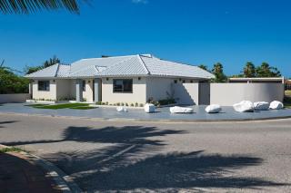 Wayaca Luxury Villa Brand New 4 Bedroom - 2