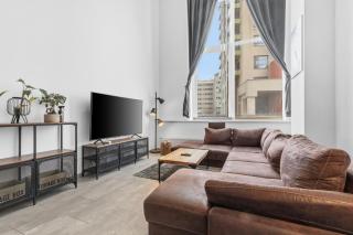 Industrial Loft Retreat w AC and Garage Parking - 4
