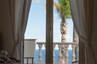 The View - Waterfront apartment with pool - 4