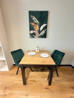 Capri Cozy Studio near Metro w Working Desk and WiFi - 9