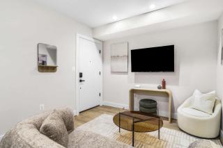 Sojourn DC Brand New Private Basement Pet Friendly - 5
