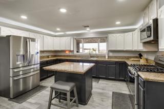 Mountain-View Haven: Home Near Fort Bliss - 5