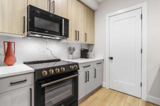 Sojourn Updated & Modern 2BR in NW - 3