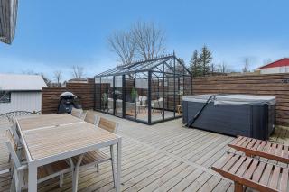 Spacious 4BR Reykjavík Home with Hot Tub and Garden - 7