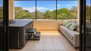 CR MARIPOSA RENTALS Luxury 2-Story Penthouse with Private Jacuzzi - 8