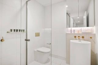 Cozy Box Hill Retreat with Gym, Cinema & Sky Garden - 9