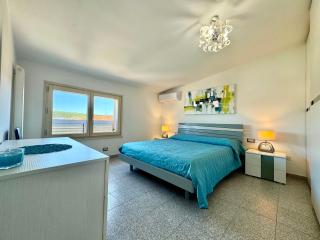 Modern Family Apartment - 4