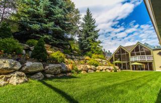 Skiers Lodge - 2 Bedroom Suite w Fireplace - 1