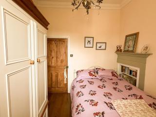 Wingrove Cottage - Sleeps 8 - 9