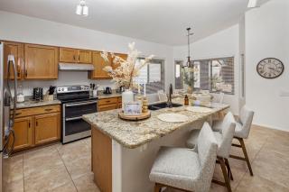 Luxe 4BR Desert Oasis w Pool Mtn Views - 8