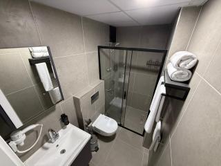 Twelve Diamond Hotel - 3