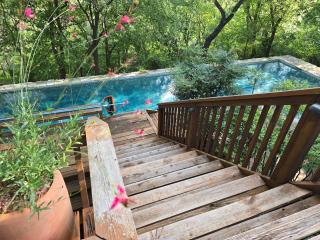 Balconies Retreat w Private Pool Near Parks & DT - 0