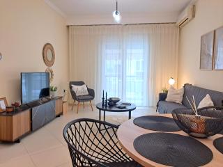 Cozy City Center Apartment - 5