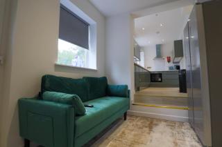 Deluxe Double 6 Suite Comfort, Style & Privacy - 4