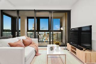 Lux Box Hill Retreat with Gym and Sky Garden - 5