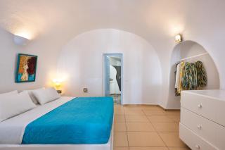 ROCK CAVE HOUSE - 3
