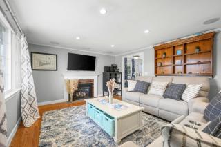 Dog-Friendly Cape Cod Getaway with Fire Pit Yard - 5
